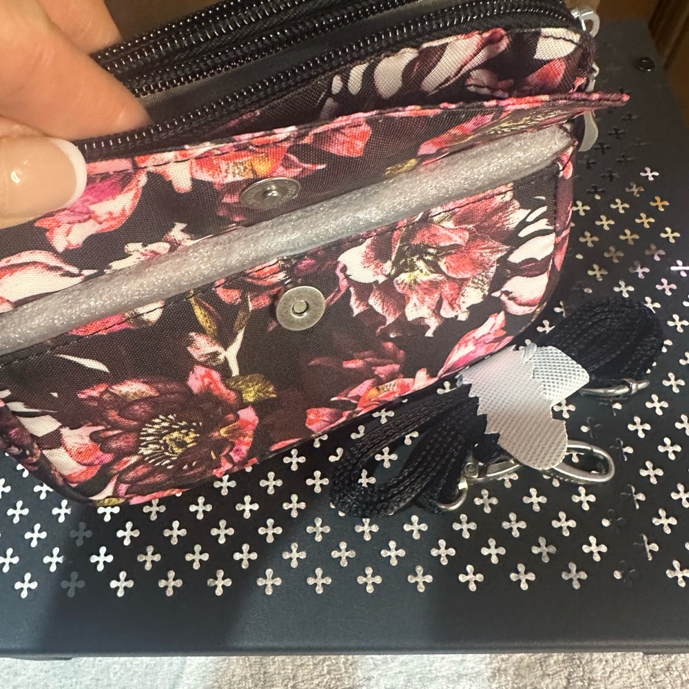 NWT SIZE OS Baggallini Floral Crossbody Bag in Pink and Black - Picture 3 of 7